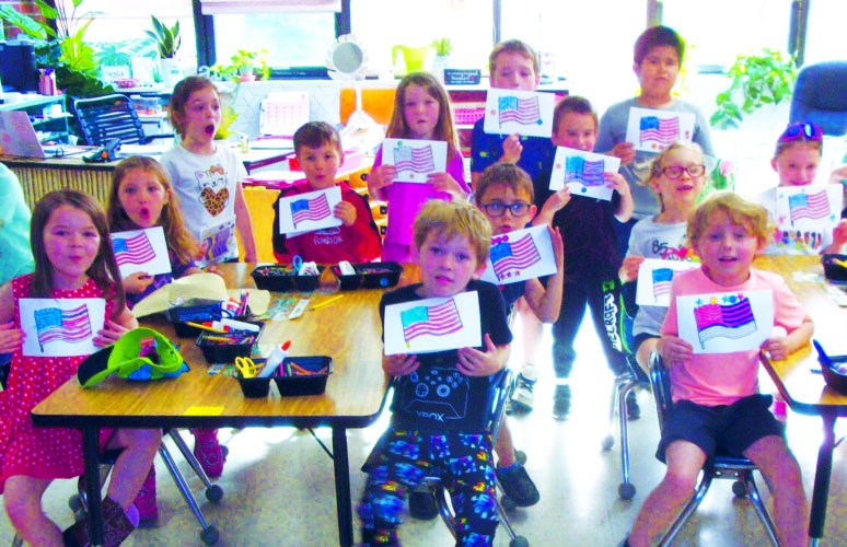 Buckeye Elementary students make cards for veterans